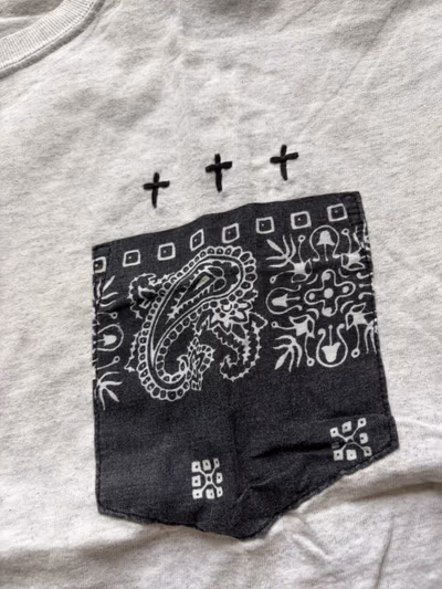 Grey Paisley Pocket T-Shirt — pre-loved on Thrifted.mt