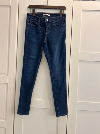 Levi’s 710 super skinny jeans  by Levis — pre-loved on Thrifted.mt