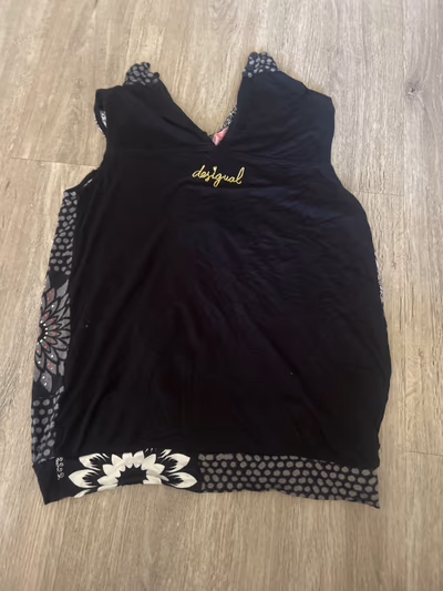 Desigual patterned sleeveless top by Desigual — pre-loved on Thrifted.mt