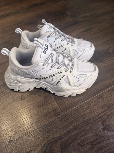 Ciao! Vendo sneakers fila bianche come nuove numero 37,5 eu by Fila — pre-loved on Thrifted.mt