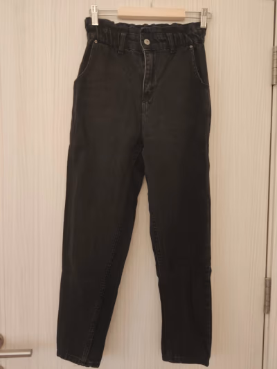 Black high waisted paperbag jeans by Pink Woman — pre-loved on Thrifted.mt