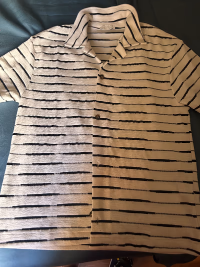 Camisa a rayas con textura de Zara by Zara — pre-loved on Thrifted.mt