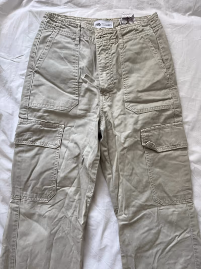 Zara beige utility cargo trousers by Zara — pre-loved on Thrifted.mt