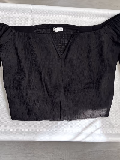 Bershka Black off-shoulder shirred top by Bershka — pre-loved on Thrifted.mt