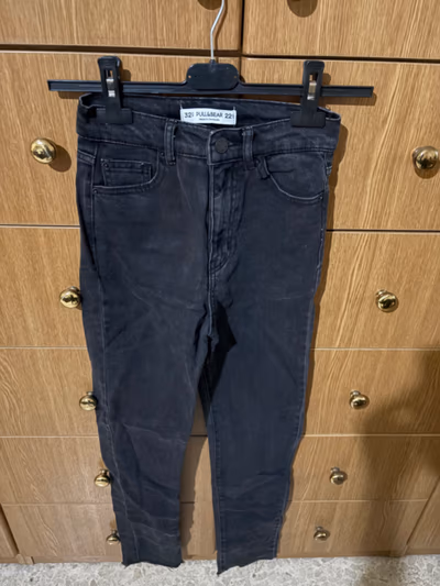Pull & Bear Skinny Fit Jeans by Pull & Bear — pre-loved on Thrifted.mt