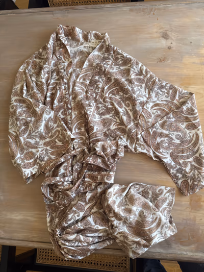 Cardigã quimono aberto com estampa paisley by Laraethnics — pre-loved on Thrifted.mt