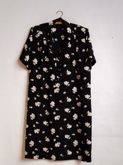 VINTAGE Tea Dress — pre-loved on Thrifted.mt