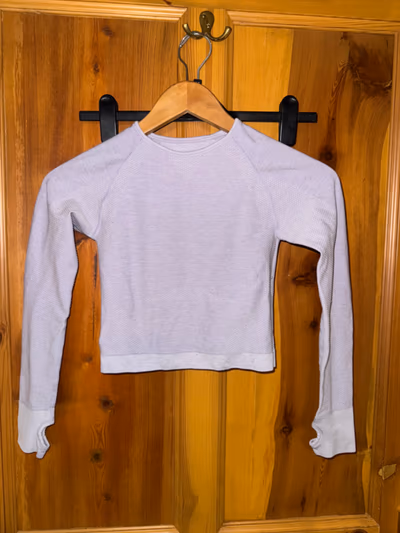 Seamless long sleeve top — pre-loved on Thrifted.mt