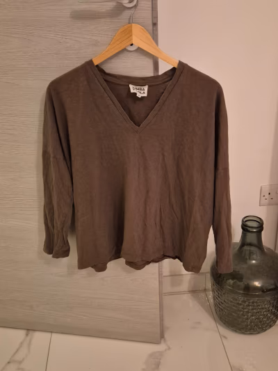 Bimba y Lola brown top by Bimba y Lola — pre-loved on Thrifted.mt