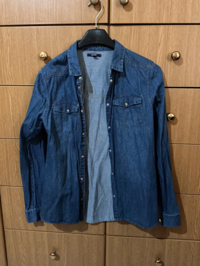 Classic Blue Denim Long Sleeve Shirt - Kiabi — pre-loved on Thrifted.mt