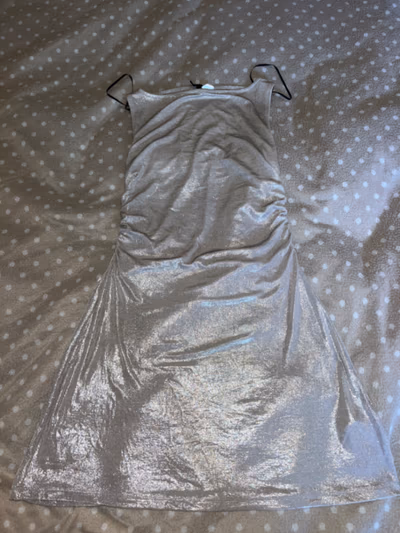 Minivestido ajustado brillante by H&M — pre-loved on Thrifted.mt