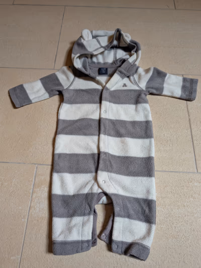 BabyGap fleece striped sleepsuit by babyGap — pre-loved on Thrifted.mt