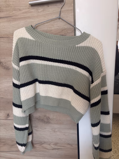 Striped Green Crop Knit Jumper — pre-loved on Thrifted.mt