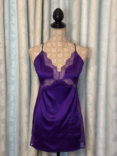 Camisola roxa da Victoria's Secret Y2K by Victoria's Secret — pre-loved on Thrifted.mt