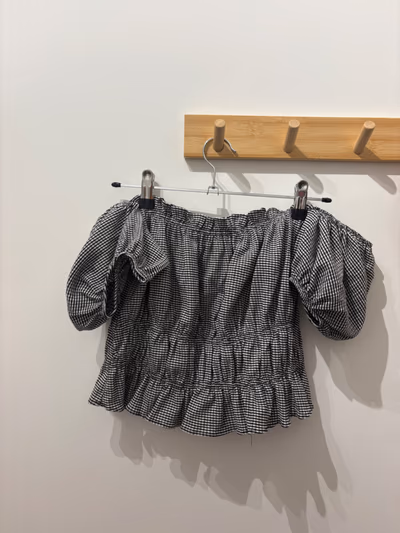 Gingham off-shoulder cropped top by Mango — pre-loved on Thrifted.mt
