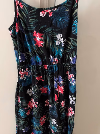 Tropical Floral Print Midi Dress — pre-loved on Thrifted.mt