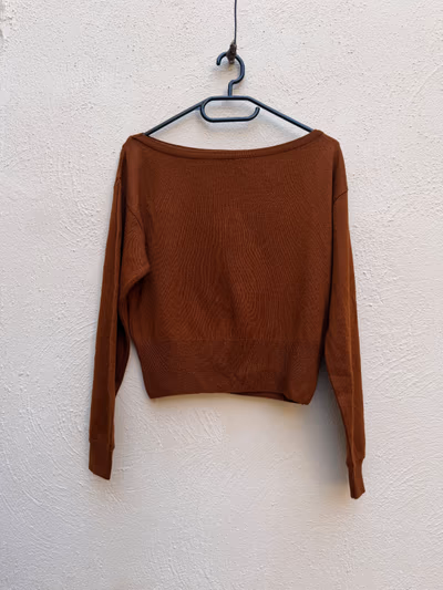 Brown Boat Neck Jumper — pre-loved on Thrifted.mt
