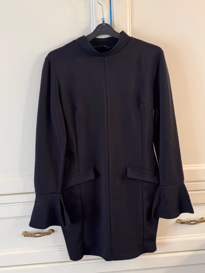 Chic Black High Neck Dress by boohoo — pre-loved on Thrifted.mt