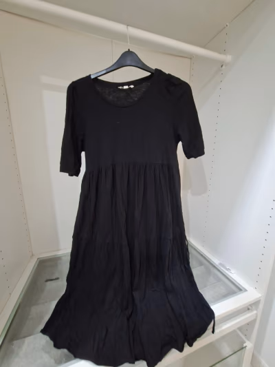 Black maternity tiered midi dress by H&M — pre-loved on Thrifted.mt