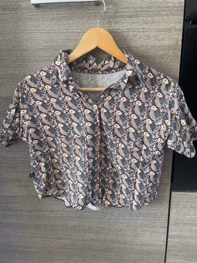 Bird Print Cropped Button Up Shirt — pre-loved on Thrifted.mt