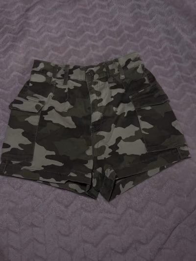 Tally Weijl Camo Cargo Denim Shorts  by Tally Weijl — pre-loved on Thrifted.mt