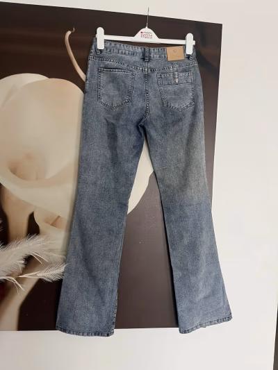 Pantalones vaqueros de Versace Jeans Couture by Versace Jeans Couture — pre-loved on Thrifted.mt