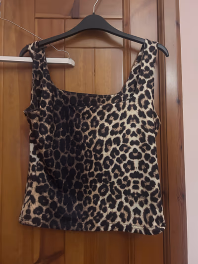 Leopard Print Square Neck Vest by SHEIN — pre-loved on Thrifted.mt