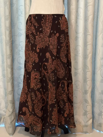 East 5th Skirt Y2K by East 5th — pre-loved on Thrifted.mt