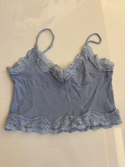 Ribbed Lace Trim Crop Cami by SHEIN — pre-loved on Thrifted.mt