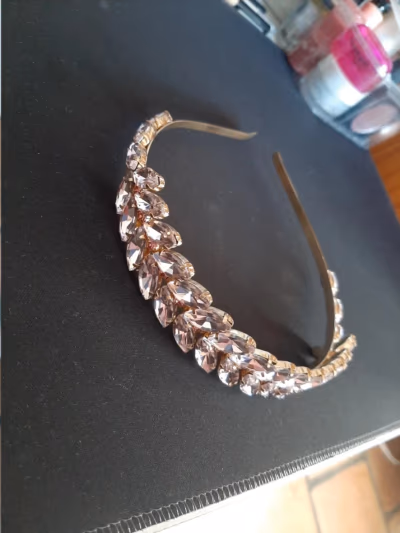 Sparkling Crystal Hairband Headband — pre-loved on Thrifted.mt