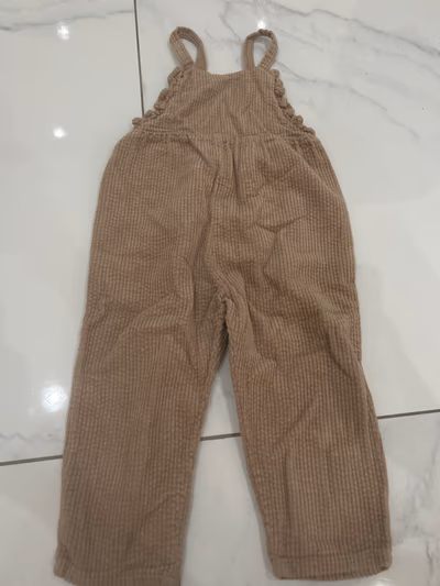 Baby ribbed cotton dungarees — pre-loved on Thrifted.mt