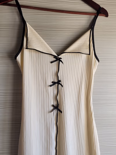 Cream Ribbed Bow Detail Dress — pre-loved on Thrifted.mt