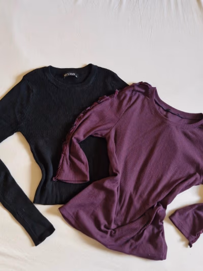 Conjunto de camisetas de manga larga acanaladas by Mulvan — pre-loved on Thrifted.mt