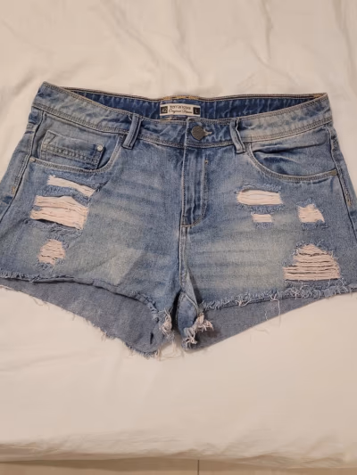 Pantalones cortos de denim Terranova by Terranova — pre-loved on Thrifted.mt