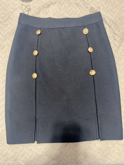 Black high-waisted gold-button skirt — pre-loved on Thrifted.mt