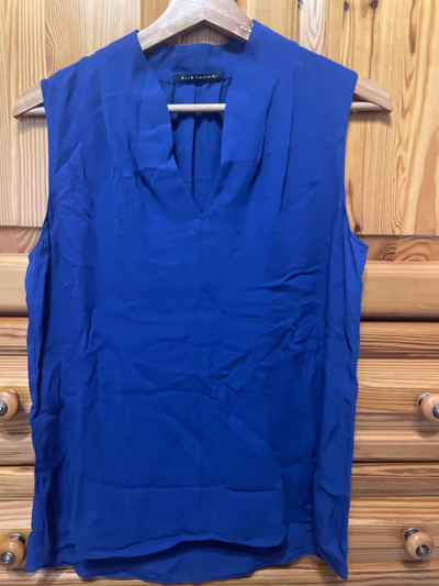 Blue textured shirt by Elie Tahari — pre-loved on Thrifted.mt