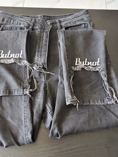 Pero no son jeans negros con dobladillo desgastado. — pre-loved on Thrifted.mt