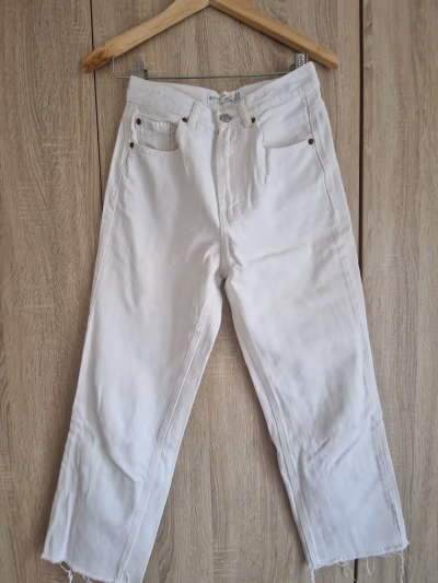 Stradivarius White Denim Jeans by Stradivarius — pre-loved on Thrifted.mt