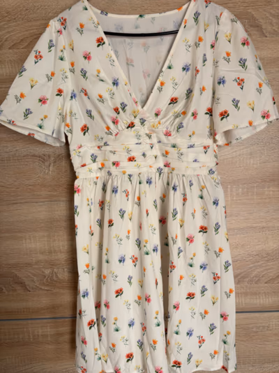 Floral Print V-Neck Mini Dress by SHEIN — pre-loved on Thrifted.mt