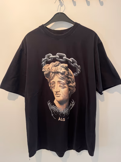 Black Statue Graphic T-Shirt — pre-loved on Thrifted.mt