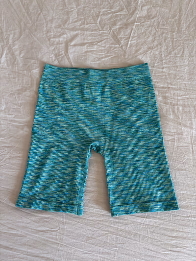 Seamless Ribbed Cycling Shorts by Forever 21 — pre-loved on Thrifted.mt