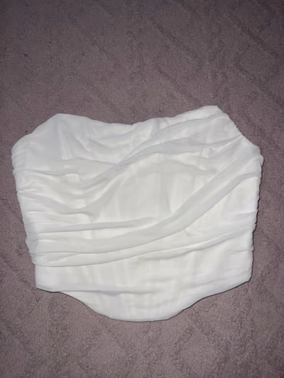 Bustier branco sem alças by Shein — pre-loved on Thrifted.mt