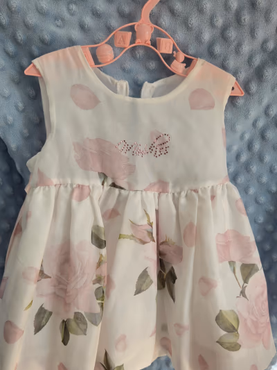 Baby girls rose floral dress — pre-loved on Thrifted.mt