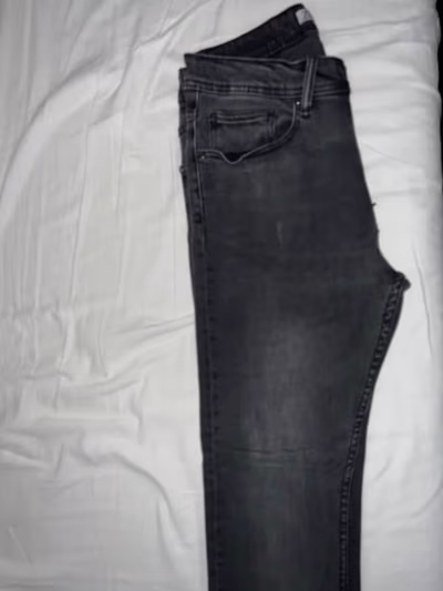 Grey slim fit jeans by Zara — pre-loved on Thrifted.mt