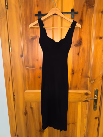 Black ribbed midi dress — pre-loved on Thrifted.mt