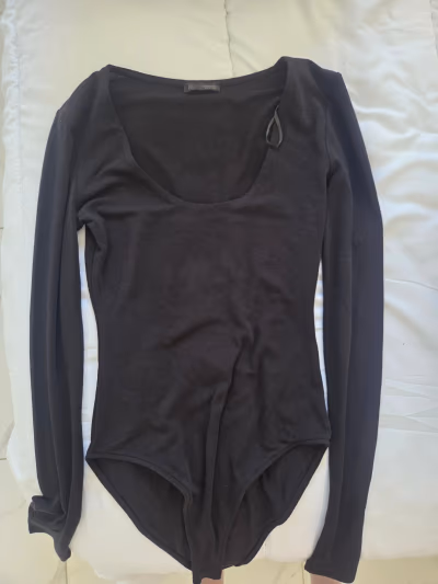 Body de punto negro de manga larga de Zara by Zara — pre-loved on Thrifted.mt