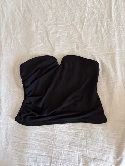 Black Strapless Bandeau Top by Shein — pre-loved on Thrifted.mt