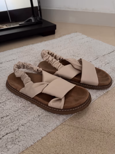 Beige elasticated strappy flat sandals — pre-loved on Thrifted.mt