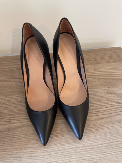 Classic black leather court heels — pre-loved on Thrifted.mt