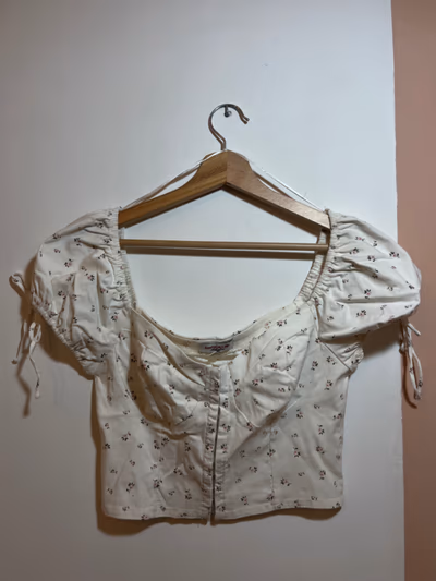 Floral Print Puff Sleeve Corset Top by DON'T CALL ME Jennifer — pre-loved on Thrifted.mt